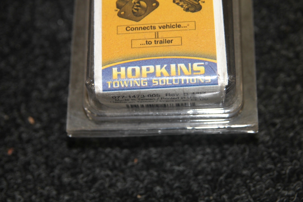 NEW IN BOX: HOPPY HOSKINS 6 POLE ROUND TO 4 WIRE FLAT TRAILER TOWING ADAPTER MODEL: 47305